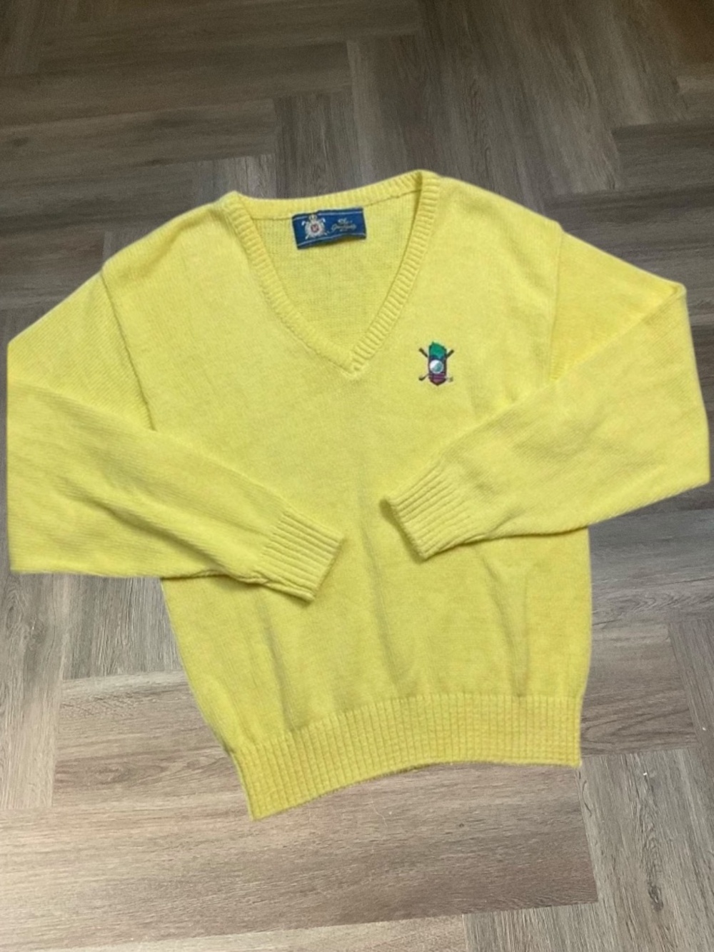 Vintage The Granddaddy Pine Lakes Country Club Golf Sweater Mens Large Yellow